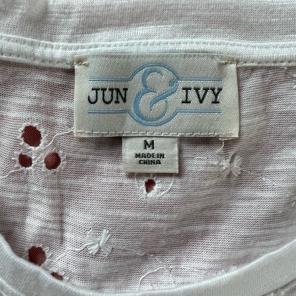 White top - Picture 2 of 2